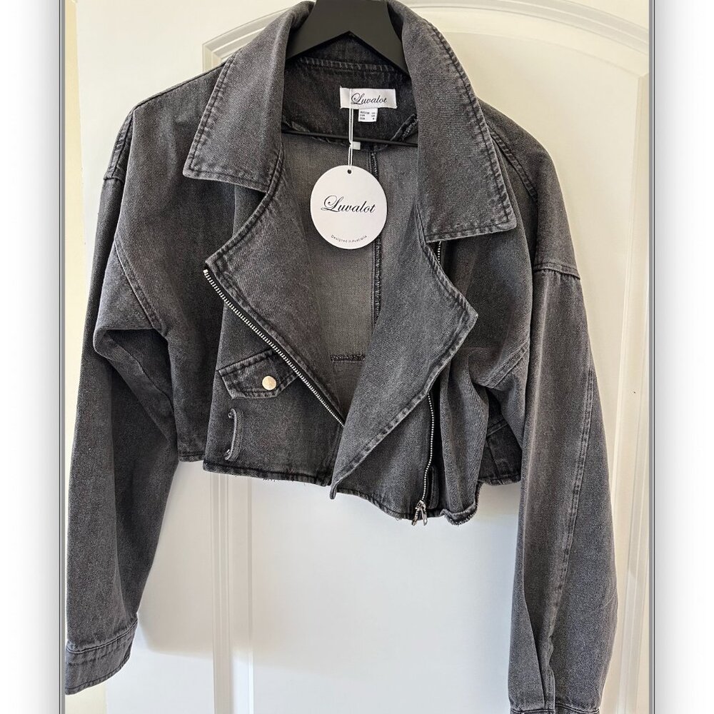 Black denim Cropped Jacket NWT Size 6